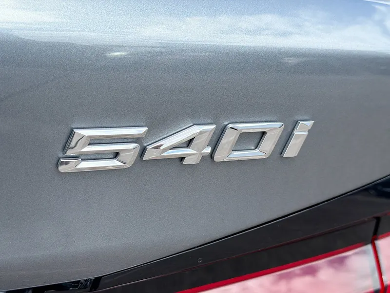 2021 BMW 5 Series — photo 11 view