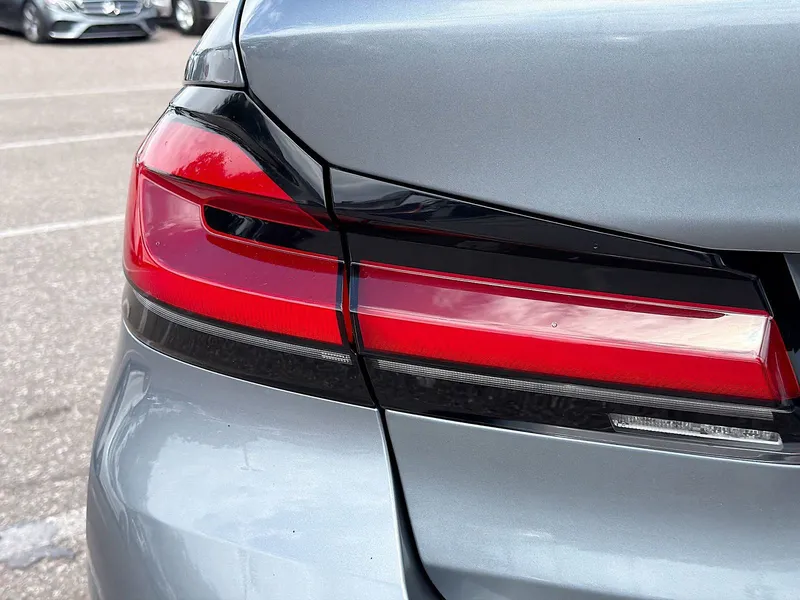 2021 BMW 5 Series — photo 10 view