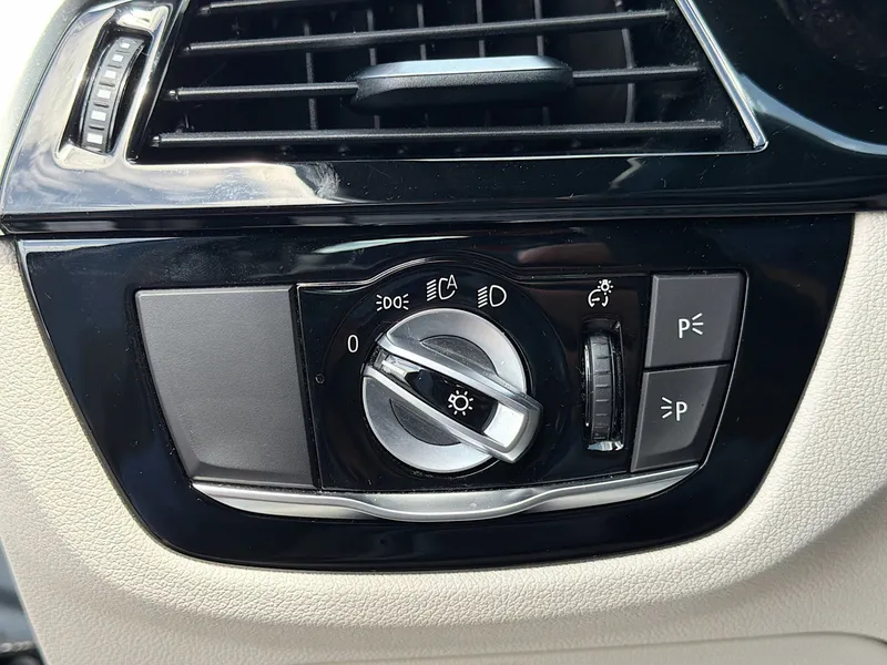 2021 BMW 5 Series — photo 36 view