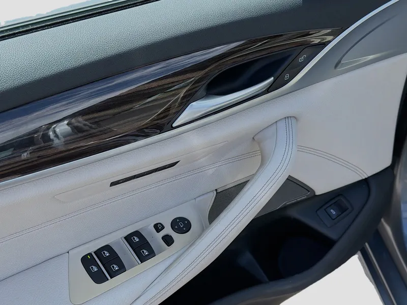 2021 BMW 5 Series — photo 23 view