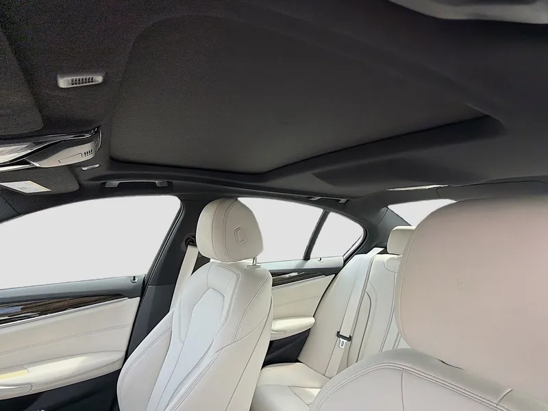 2021 BMW 5 Series — photo 27 view