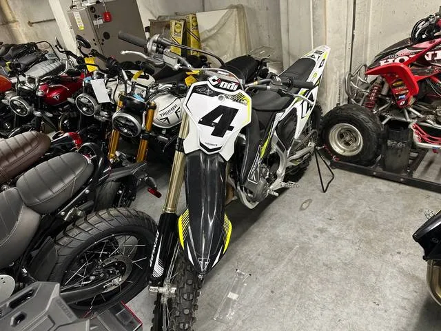2026 Suzuki GSX-8R — front three-quarter view