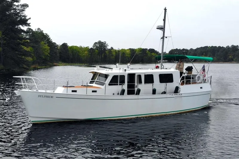 1985 MetalCraft 44 — front three-quarter view