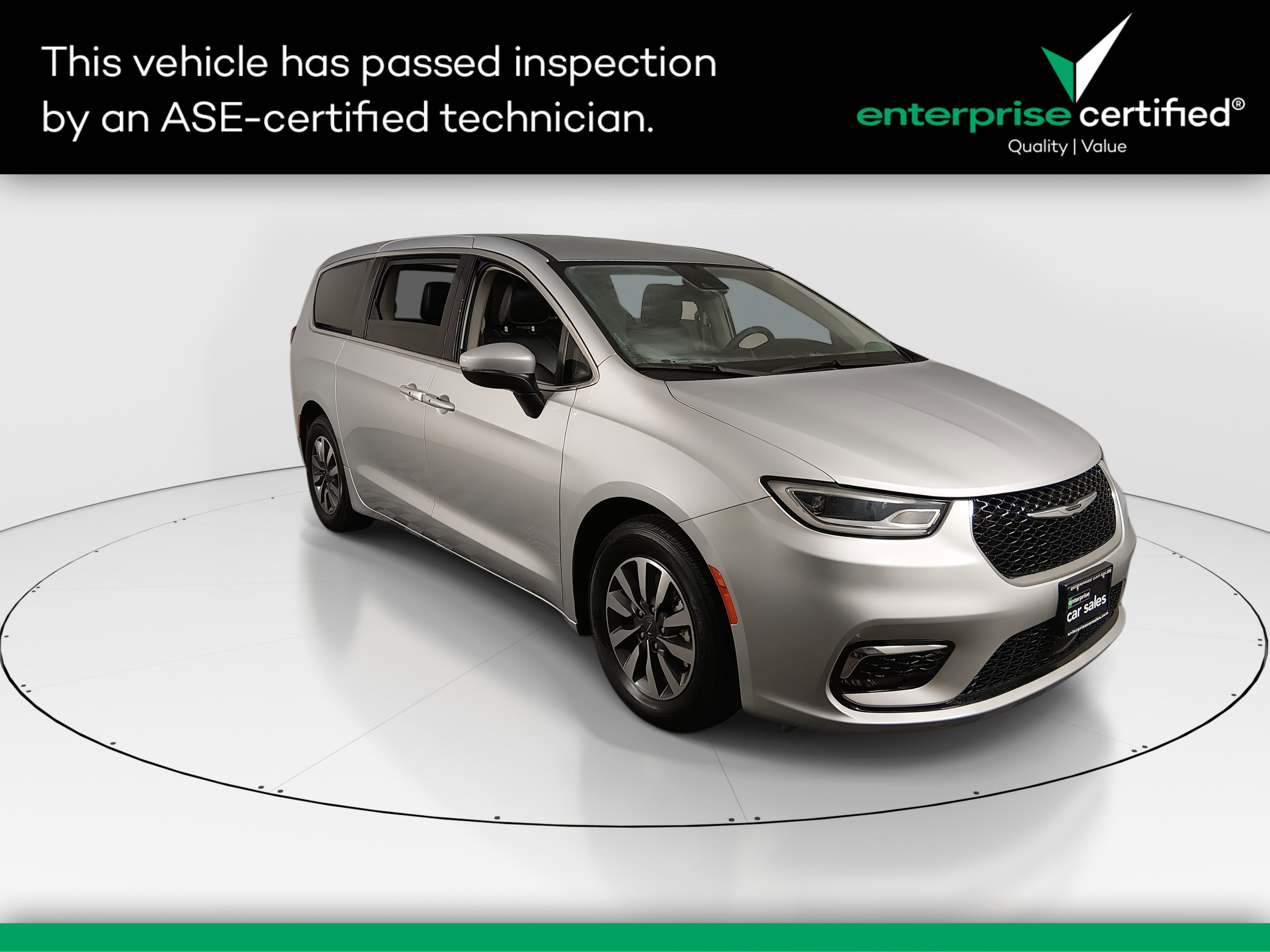 2023 Chrysler Pacifica Hybrid Touring L FWD — front three-quarter view