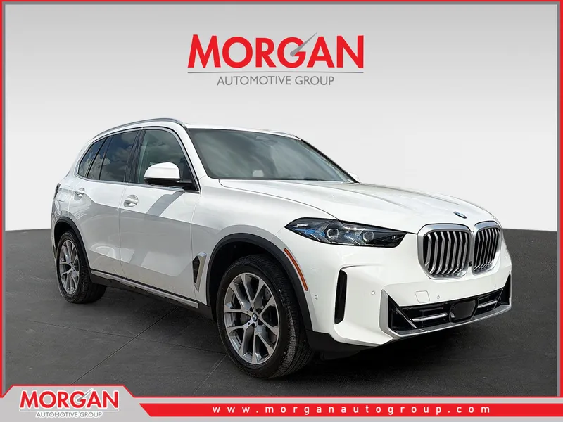 2026 BMW X5 xDrive40i in Alpine White — front three-quarter view