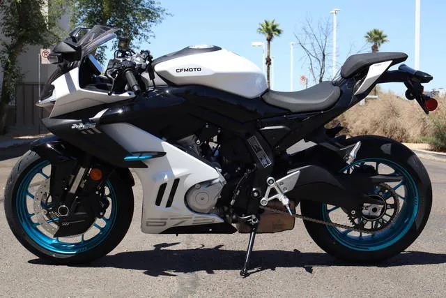 2026 CFMOTO 675SS — front three-quarter view