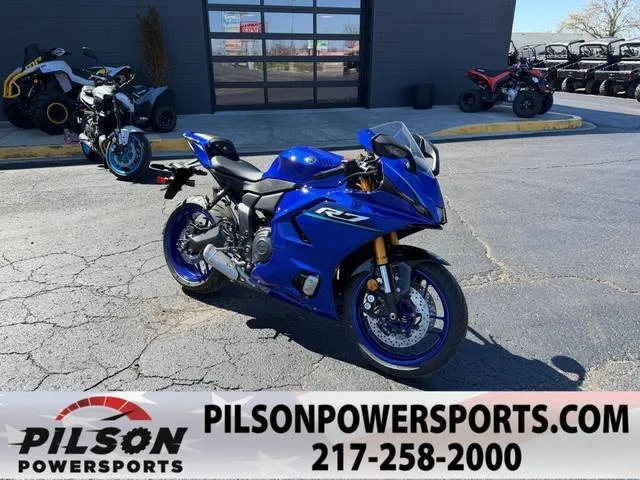 2026 Yamaha YZF-R7 — front three-quarter view