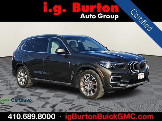 2022 BMW X5 xDrive45e in Manhattan Green Metallic — front three-quarter view