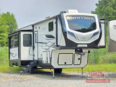 2023 Montana High Country 335BH
