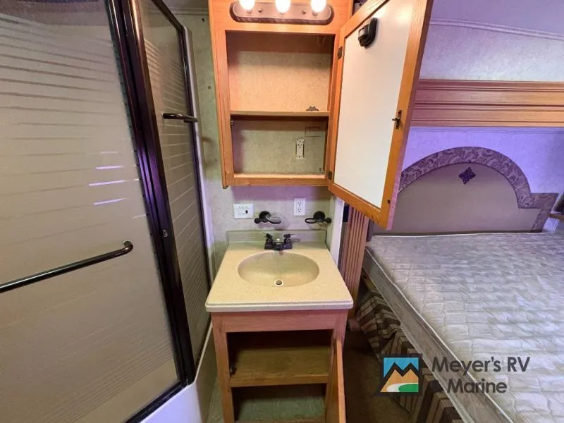 2006 Jayco Designer — photo 33 view