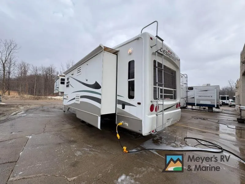 2006 Jayco Designer — interior view