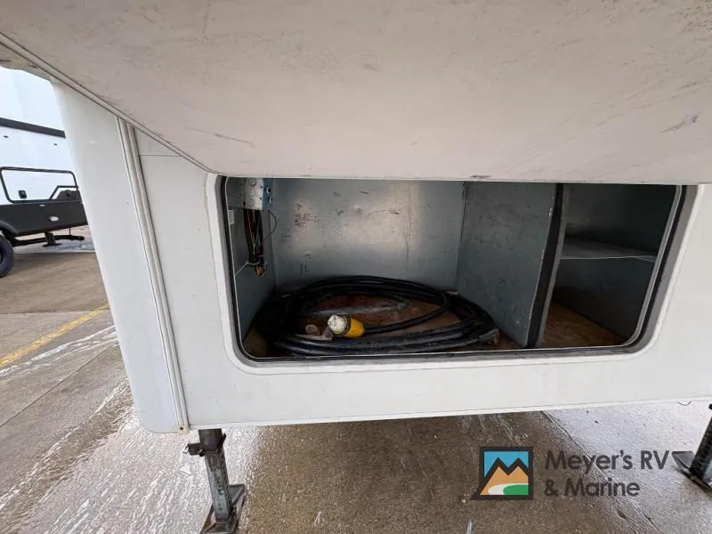 2006 Jayco Designer — engine compartment view