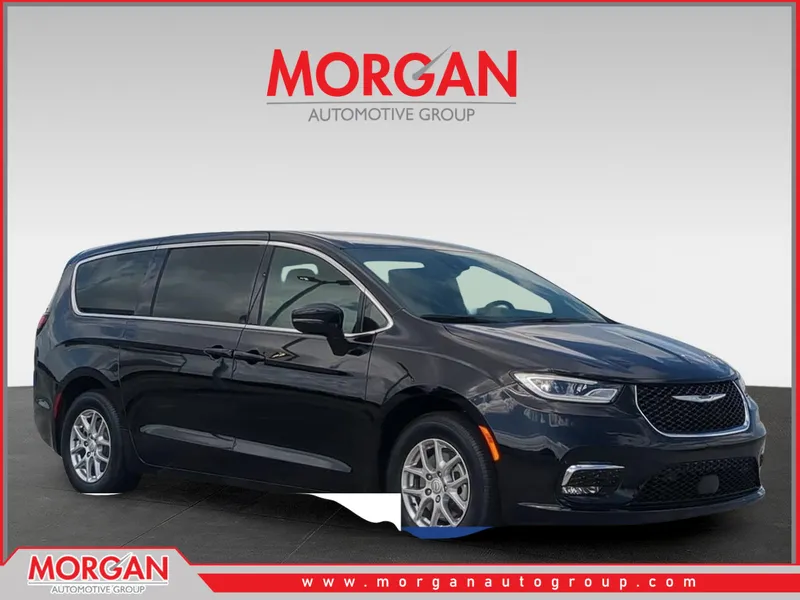 2026 Chrysler Pacifica Select in Black — front three-quarter view