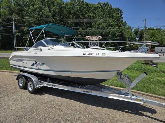 2004 Aquasport 215 Osprey — front three-quarter view