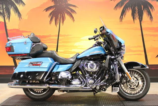 2011 Harley-Davidson® FLHTK - Electra Glide® Ultra Limited — front three-quarter view