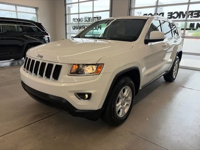 2014 Jeep Grand Cherokee Laredo in Bright White Clearcoat — front three-quarter view
