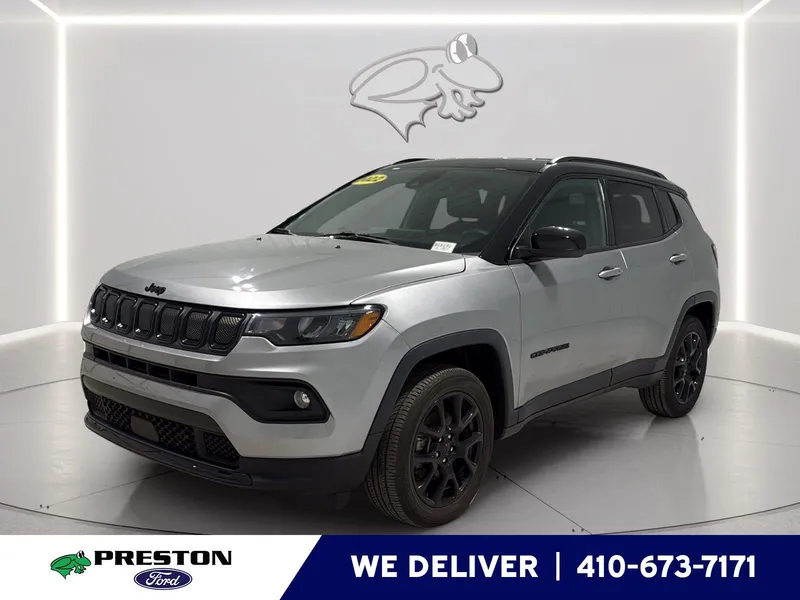 2022 Jeep Compass Altitude in Billet Silver Metallic Clearcoat — front three-quarter view