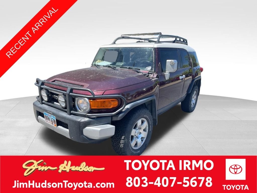 2007 Toyota FJ Cruiser Base — front three-quarter view