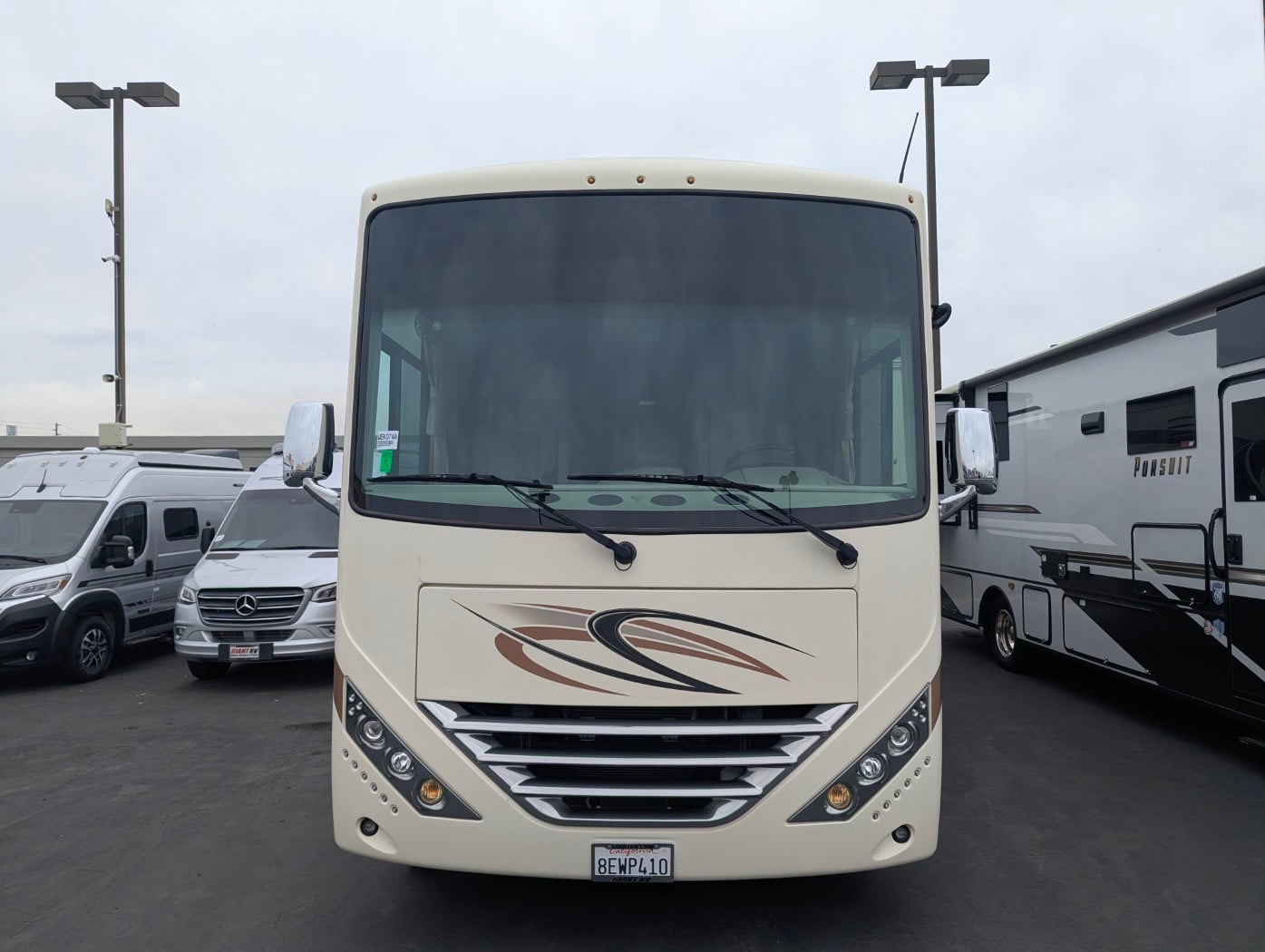 2019 Thor Motor Coach Hurricane — front three-quarter view