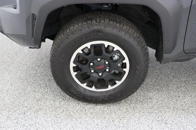 2025 Toyota Tacoma 4WD — photo 11 view