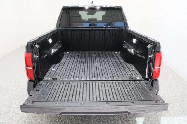 2025 Toyota Tacoma 4WD — photo 32 view