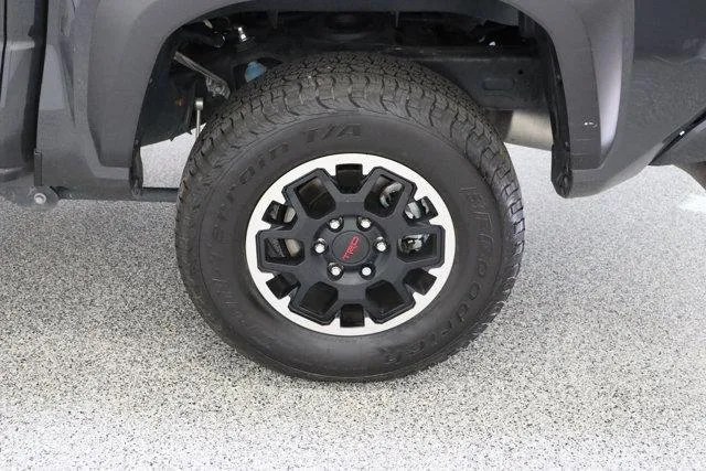 2025 Toyota Tacoma 4WD — photo 10 view