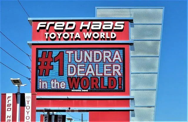 2025 Toyota Tacoma 4WD — photo 42 view