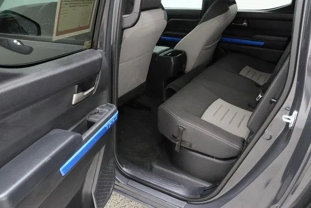 2025 Toyota Tacoma 4WD — photo 28 view