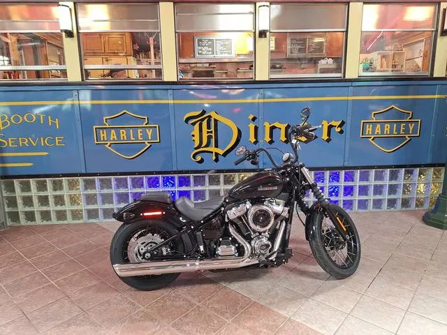 2026 Harley-Davidson® FXBB - Street Bob® — front three-quarter view