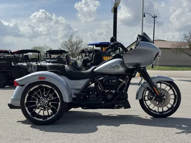 2024 Harley-Davidson® FLTRT - Road Glide® 3 — front three-quarter view