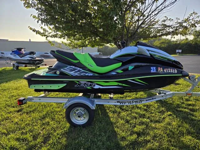 2018 Kawasaki Ultra — front three-quarter view