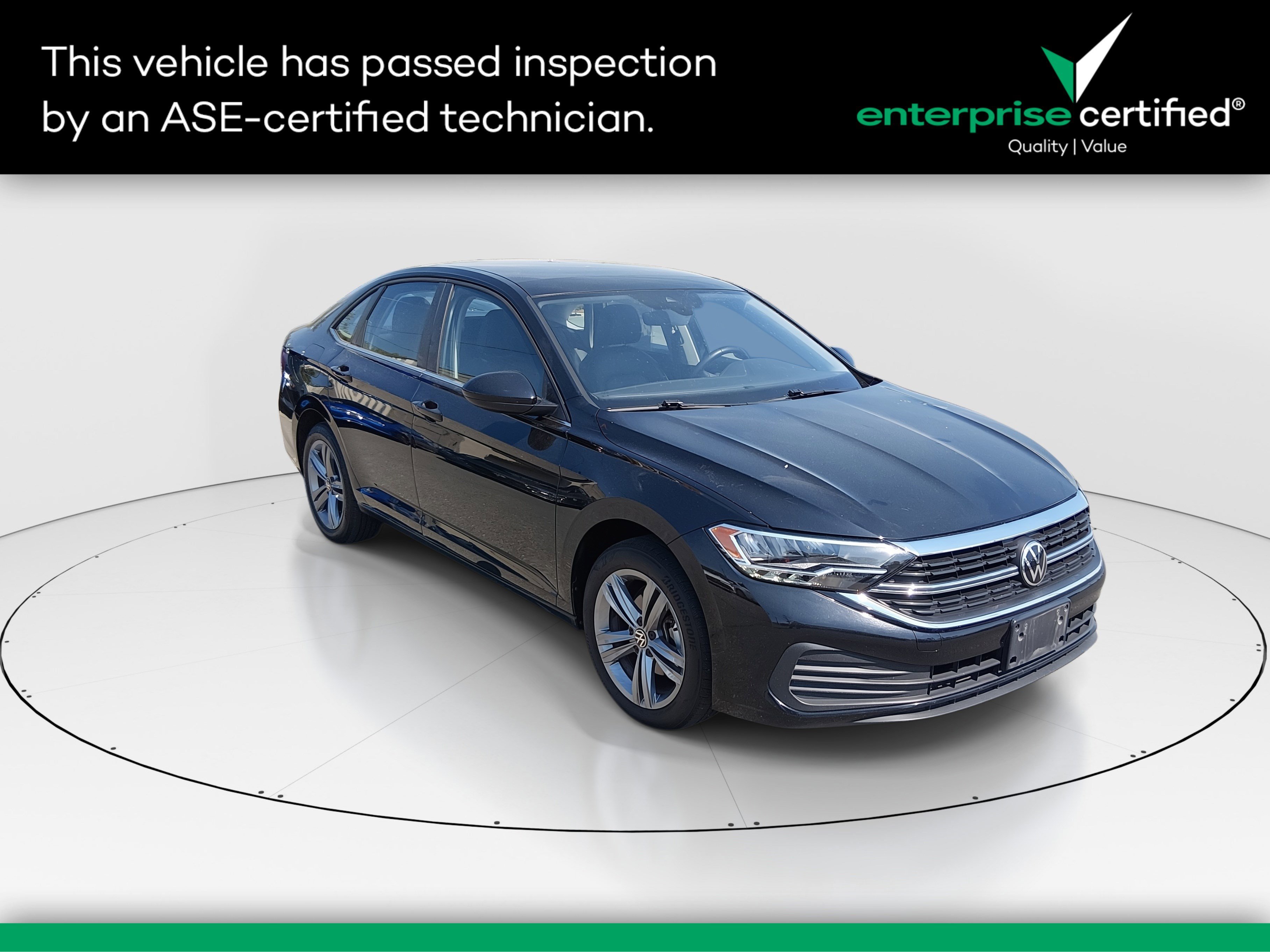 2024 Volkswagen Jetta SE Auto — front three-quarter view