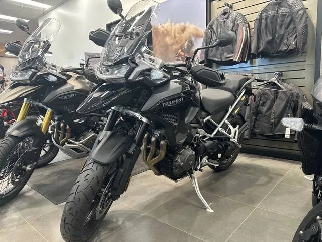 2025 Triumph TIGER 1200 GT Pro — front three-quarter view