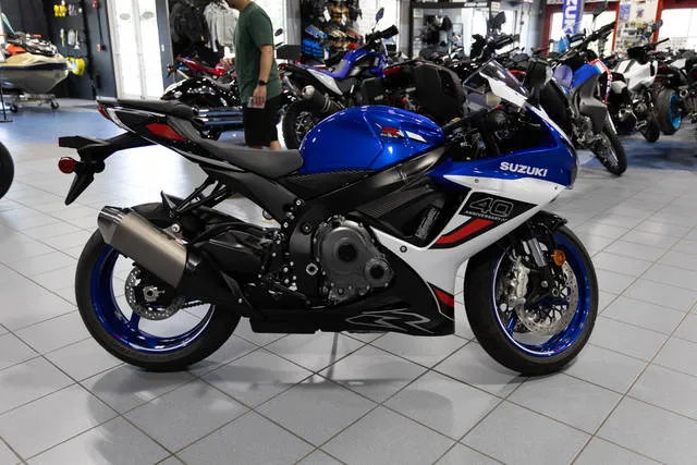 2026 Suzuki GSX-R600Z — front three-quarter view