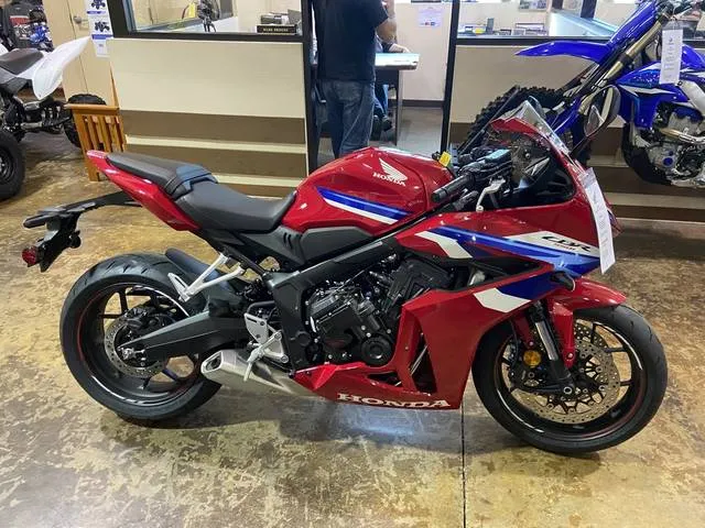 2026 Honda® CBR650R E-Clutch — front three-quarter view