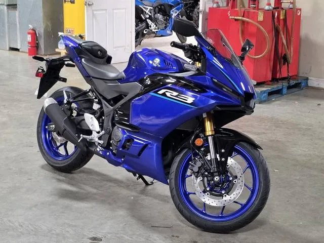 2026 Yamaha YZF-R3 — front three-quarter view