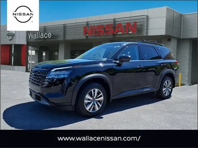 2026 Nissan Pathfinder SL in Super Black Kh3 — front three-quarter view