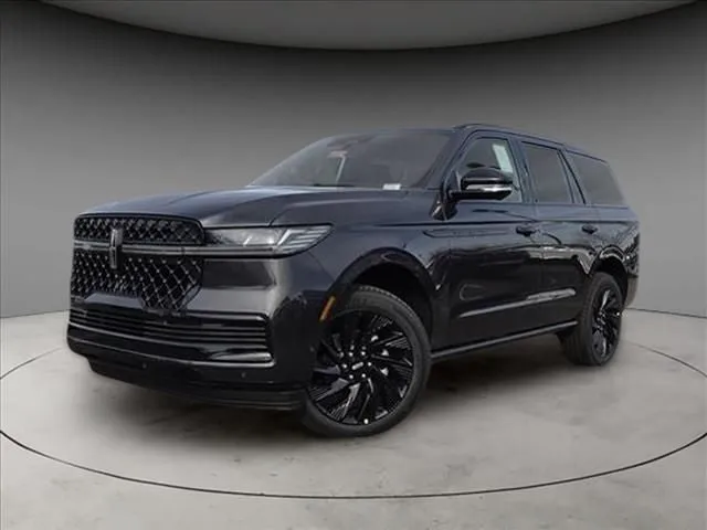 2025 Lincoln Navigator Reserve in Starlight — front three-quarter view