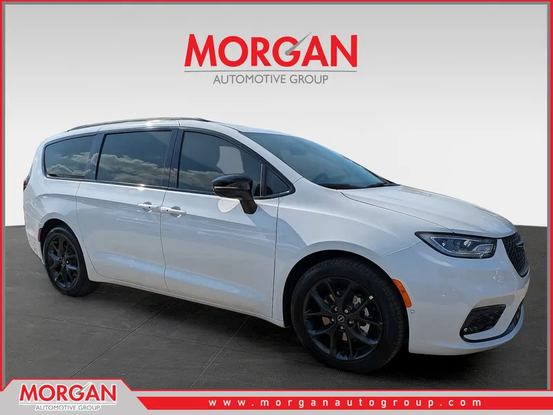 2026 Chrysler Pacifica Limited in White — front three-quarter view
