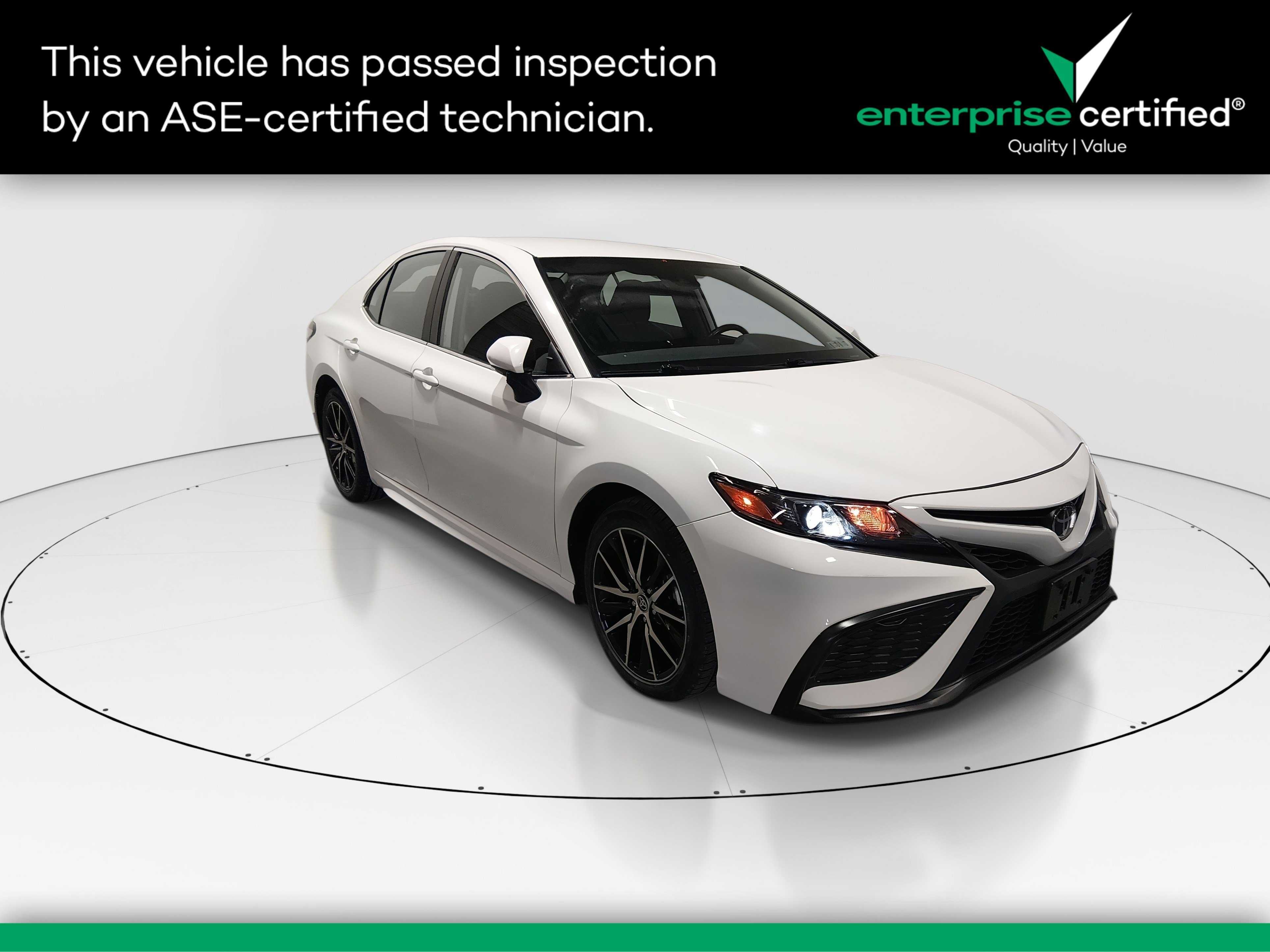 2024 Toyota Camry SE Auto — front three-quarter view