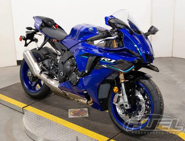 2026 Yamaha YZF-R1 — front three-quarter view