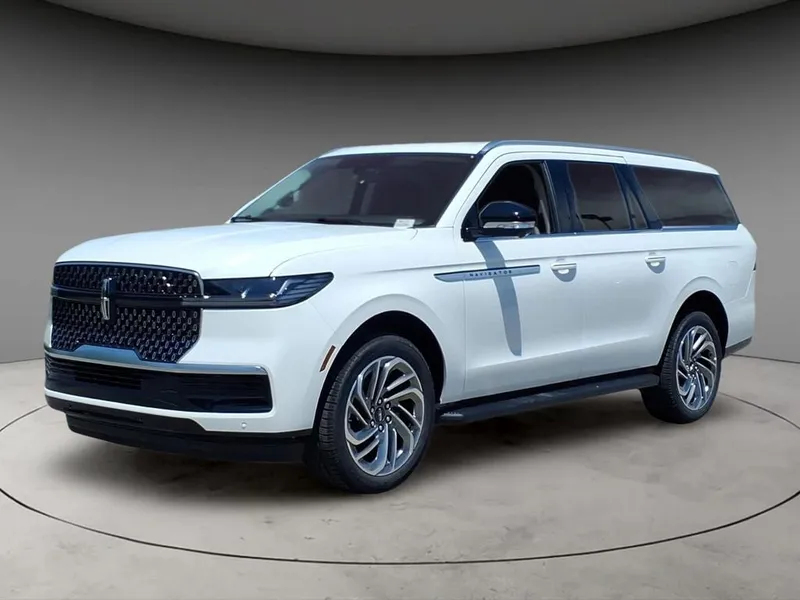 2026 Lincoln Navigator L Premiere in White Metallic — front three-quarter view