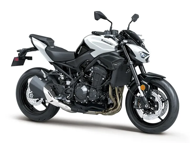 2026 Kawasaki Z900 ABS — front three-quarter view