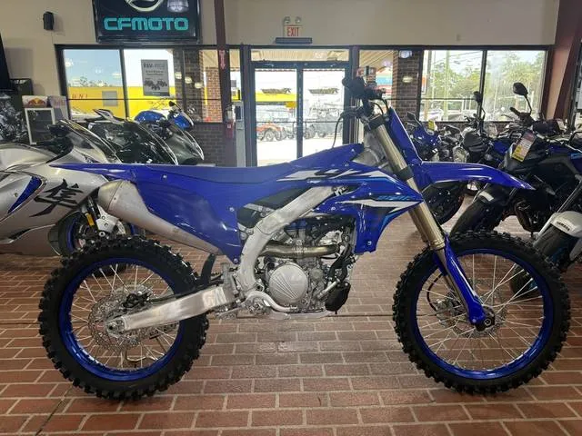 2026 Yamaha YZ250F Team Yamaha Blue — front three-quarter view