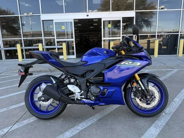 2026 Yamaha YZF-R3 — front three-quarter view