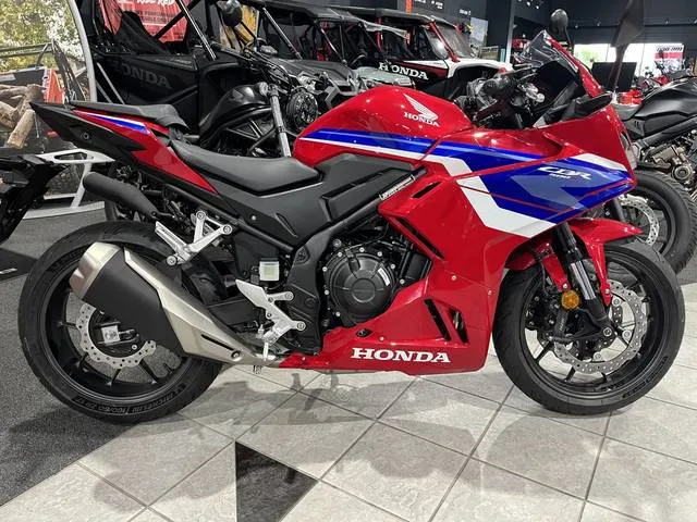 2026 Honda® CBR650R E-Clutch — front three-quarter view