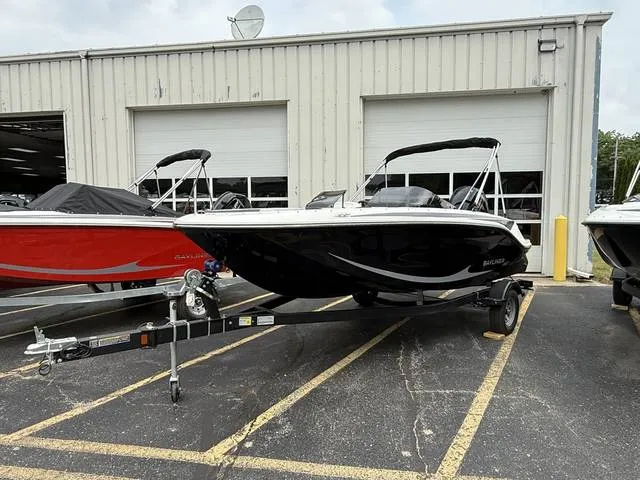2025 Bayliner ELEMENT E17 — front three-quarter view
