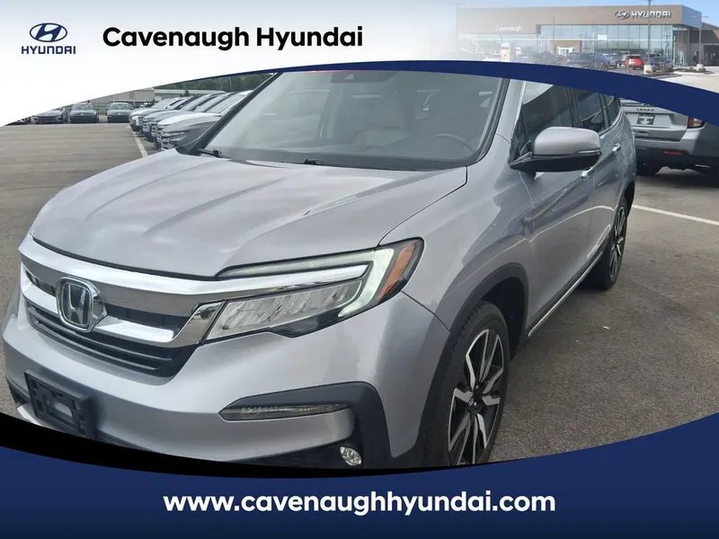 2022 Honda Pilot Touring 7 Passenger in Silver — front three-quarter view