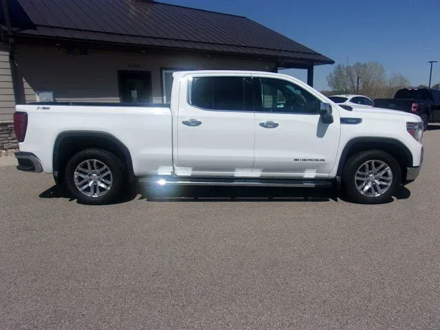 2021 GMC Sierra 1500 SLT in Summit White — front three-quarter view