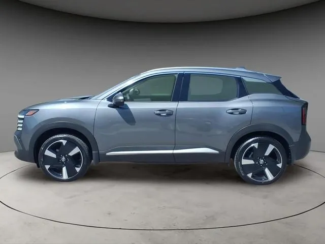 2025 Nissan Kicks SR in Gun Metallic — front three-quarter view